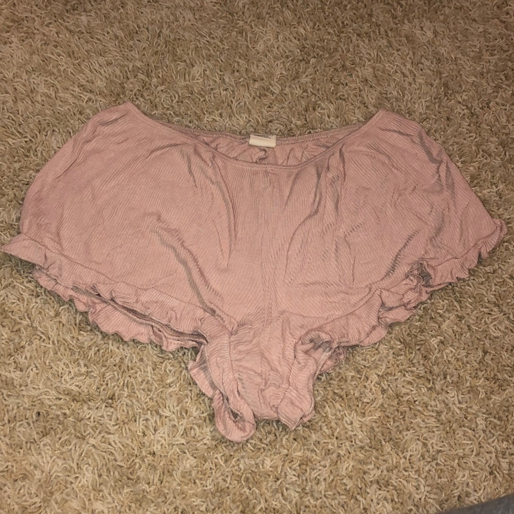 baby pink flowy ribbed shorts!